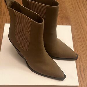 Abound Boots in tan khaki color